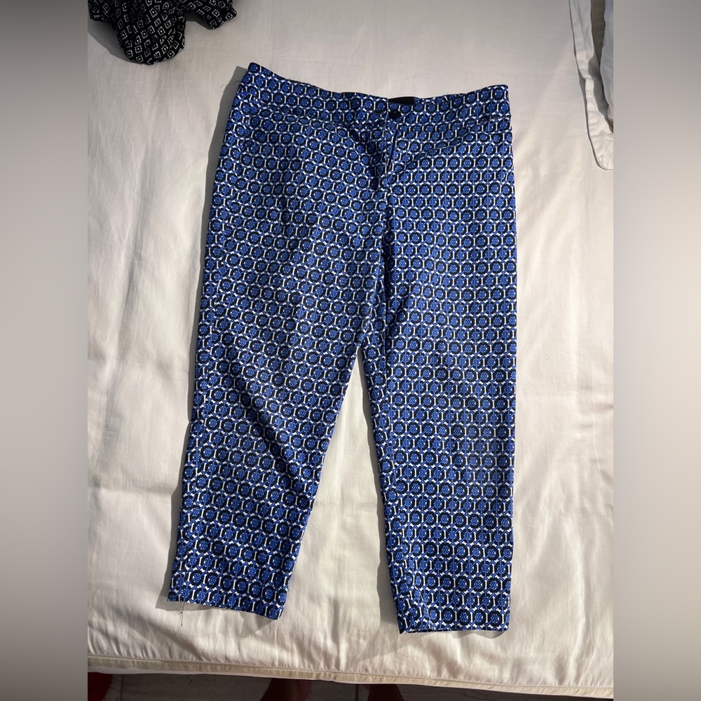 Patterned Capris- unbranded